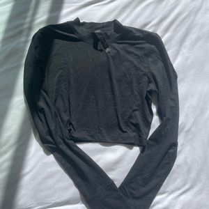 vuori long sleeve workout top